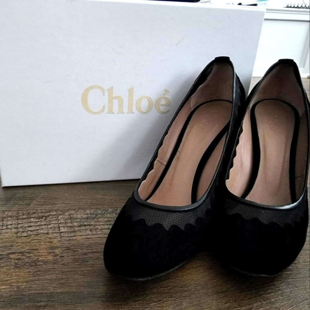 Chloe mesh scalloped pumps